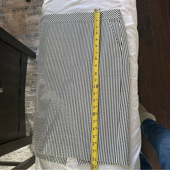 J.Crew Striped Seersucker Pencil Skirt Size 4 - Picture 11 of 11